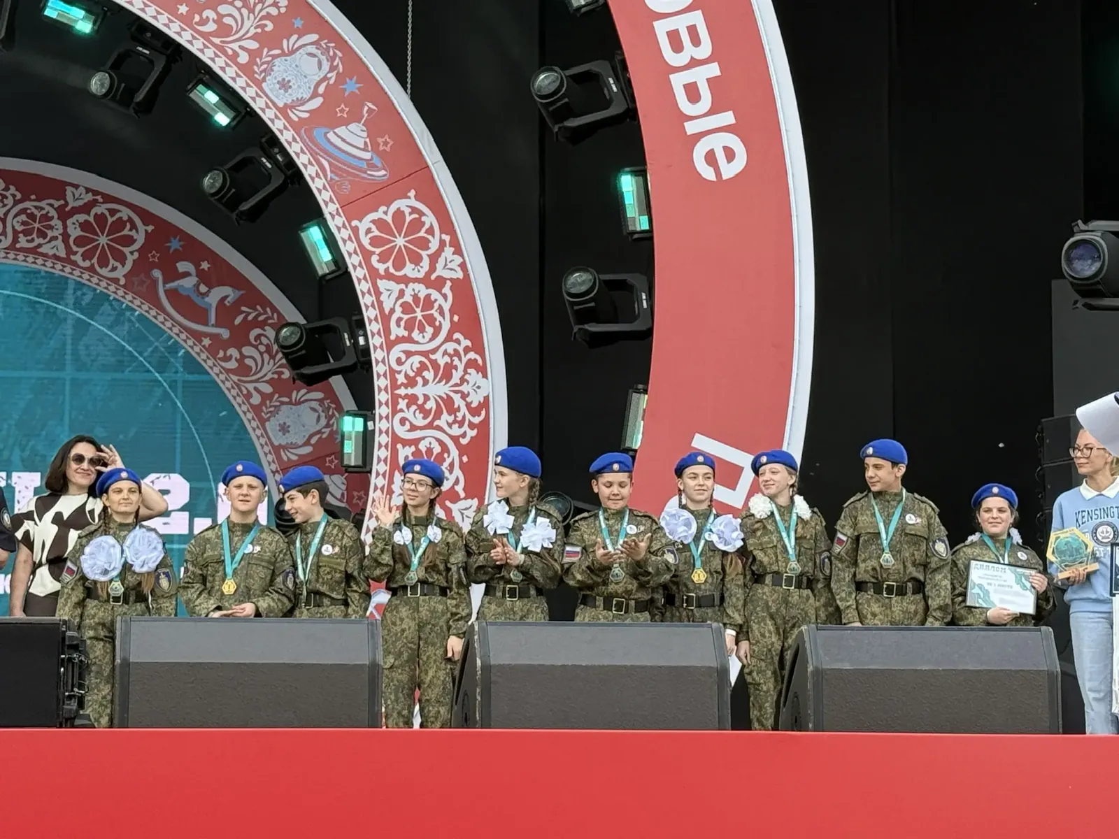 Отряд на сцене ВДНХ